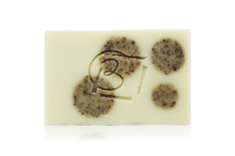 Savon Oublie tes Soucis sans huiles essentielles pour toute la famille avec des pétales de calendula huiles d'avocat et noyaux d'abricot